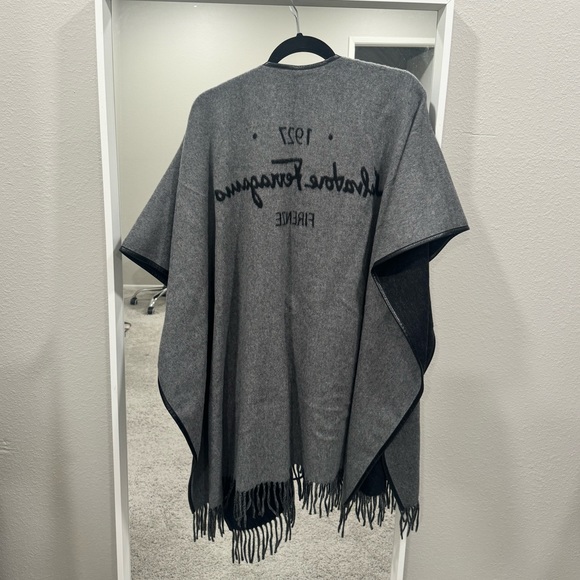 Salvatore Ferragamo Reversible Cashmere Cape - Picture 5 of 8